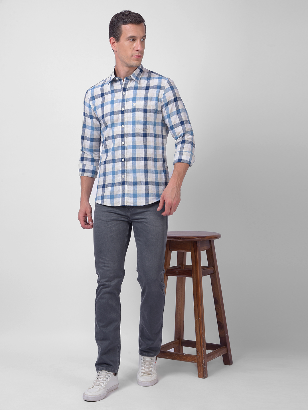 Numero Uno Men Blue & White Checked Slim Fit Shirt